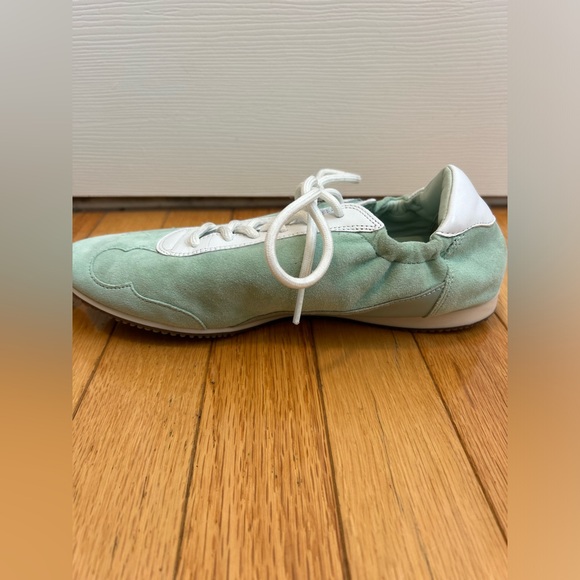 Tory Burch chip pint logo sneakers
Size 8 - Picture 5 of 7